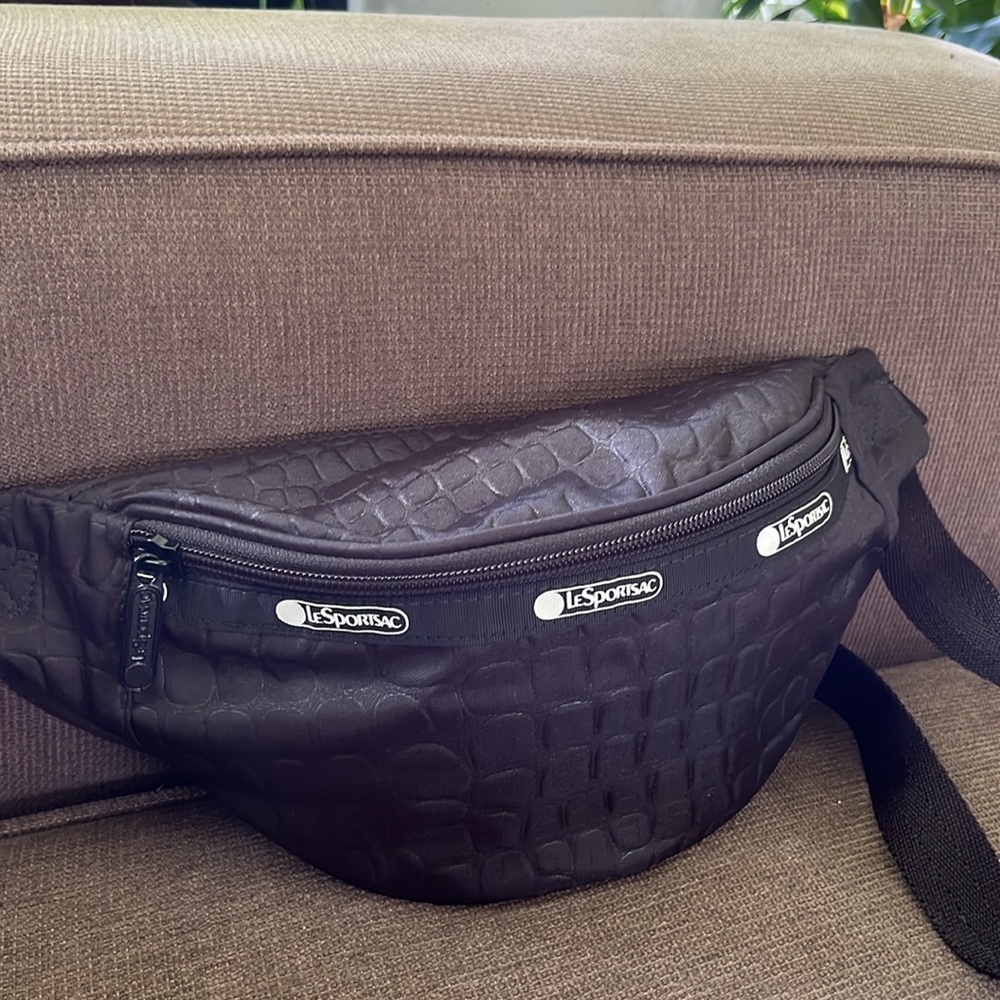 LeSportsac BELT BAG Carlin-Croc Embossed NWOT Hands Free great for travel - Picture 6 of 10